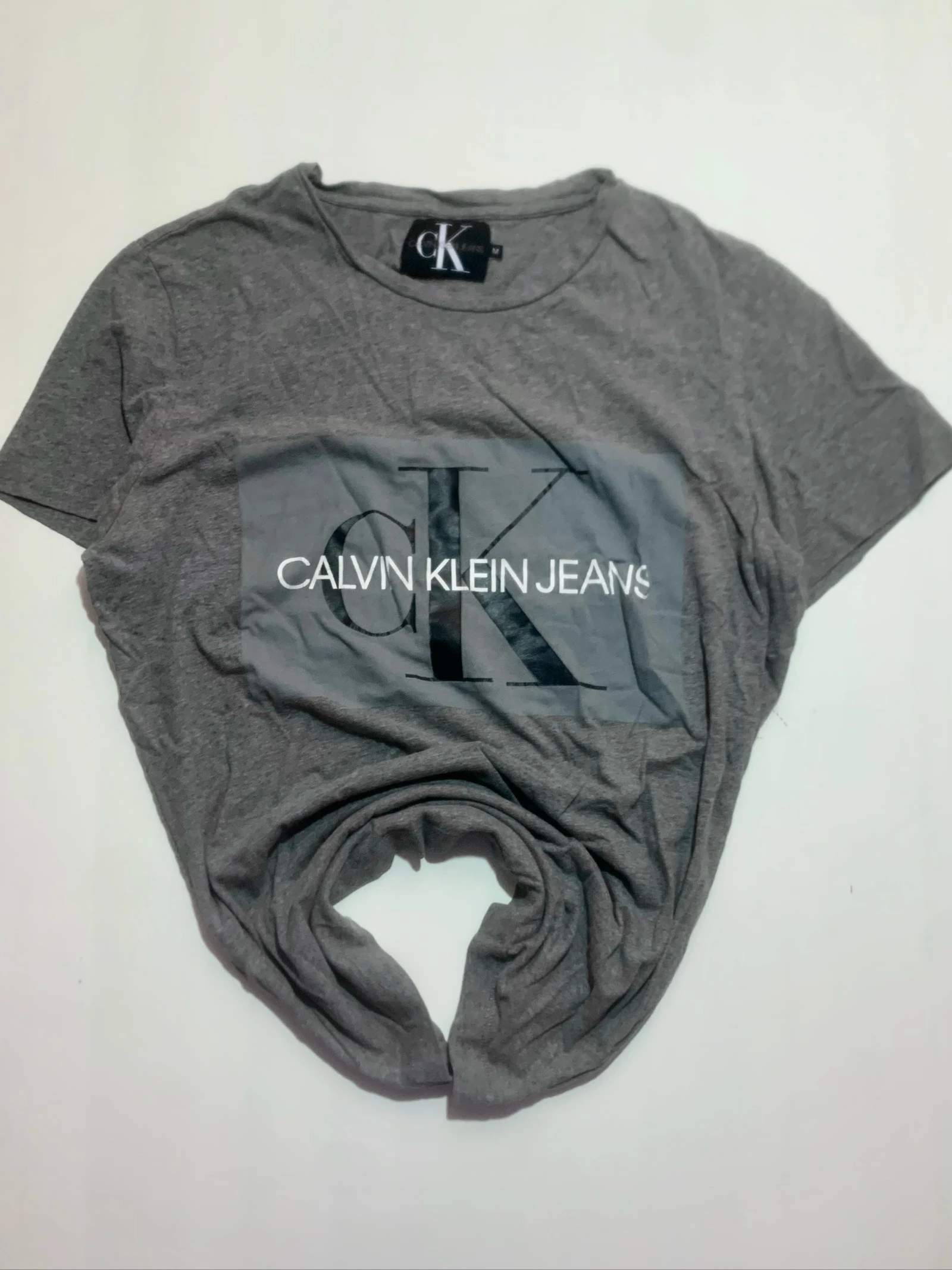 Camiseta Calvin Klein Original Gris Estampada Talla M